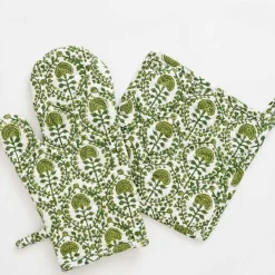 Caroline Green Oven Mitt Set