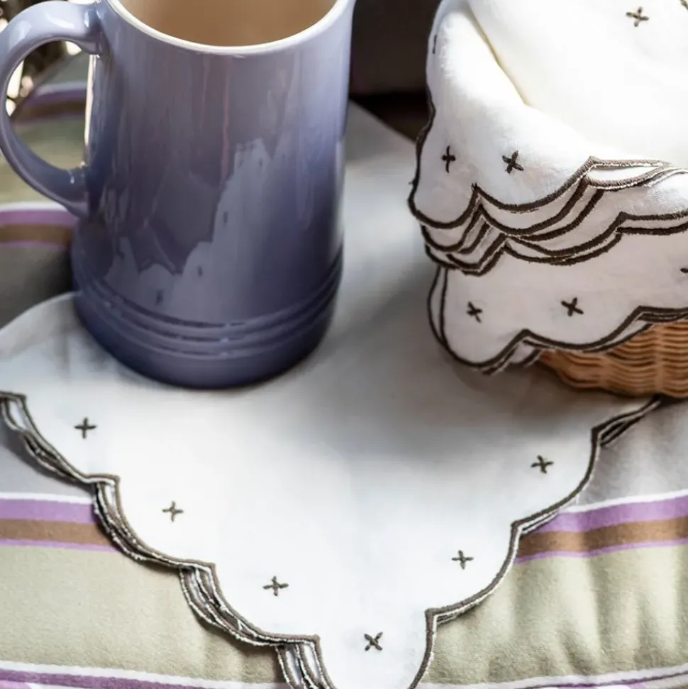 Scalloped Knot Brown Embroidered Linen Napkin | Set of 4