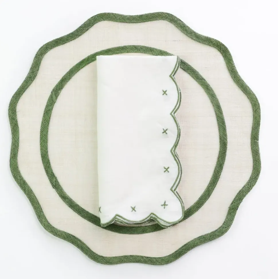 Scalloped Knot Green Embroidered Linen Napkin | Set of 4